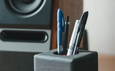 Przybornik na biurko - sposób na organizację