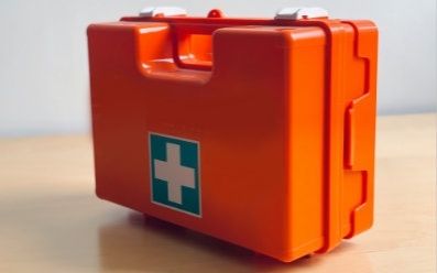 Apteczka zakładowa: wymagania, rodzaje i wyposażenie zgodne z normami DIN